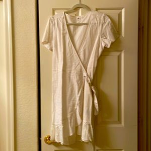 White linen Gap Wrap Dress